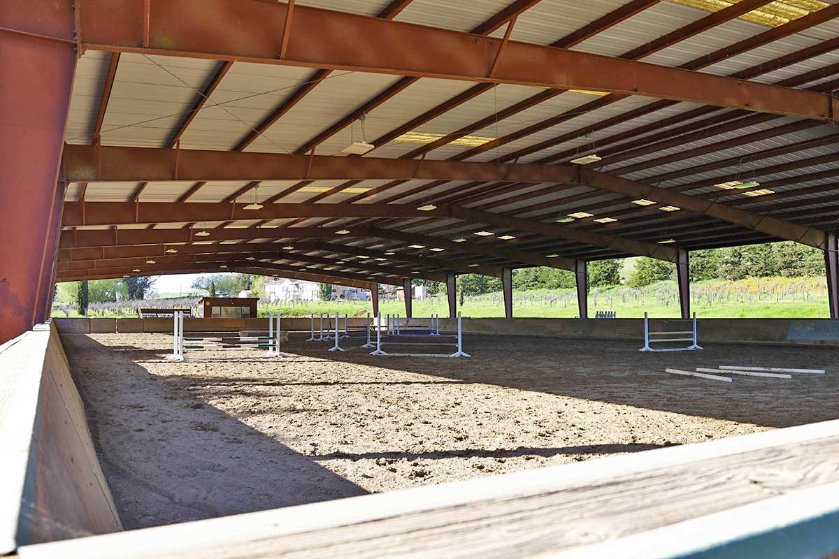 covered-riding-arena-melody-oak-farm