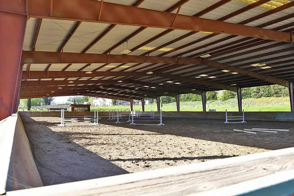 covered-riding-arena-melody-oak-farm
