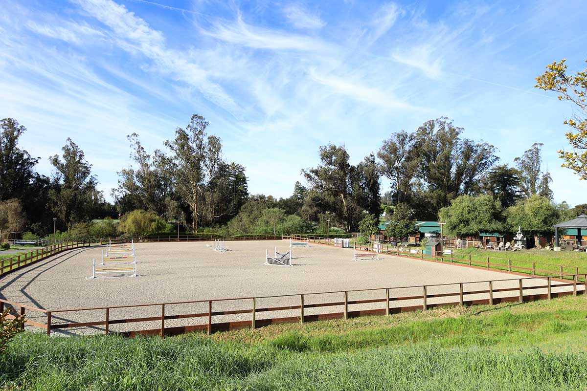 outdoor-equestrian-arena